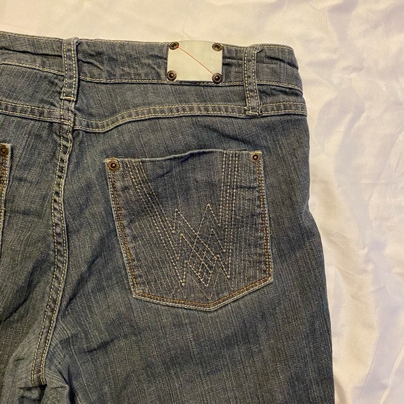 EUC Zane Di denim Jean shorts. Size 13. - Picture 4 of 4